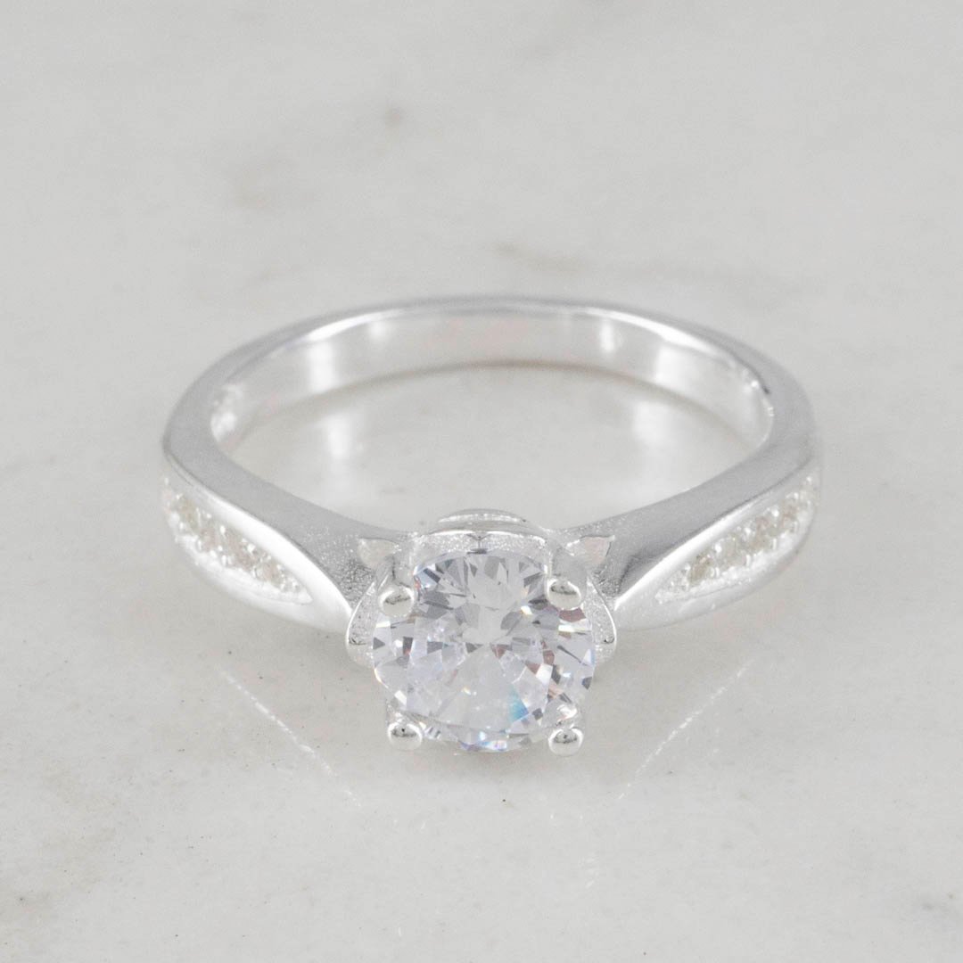 ANILLO SOLITARIO CIRCON 4 PUNTAS BANDA CIRCONES