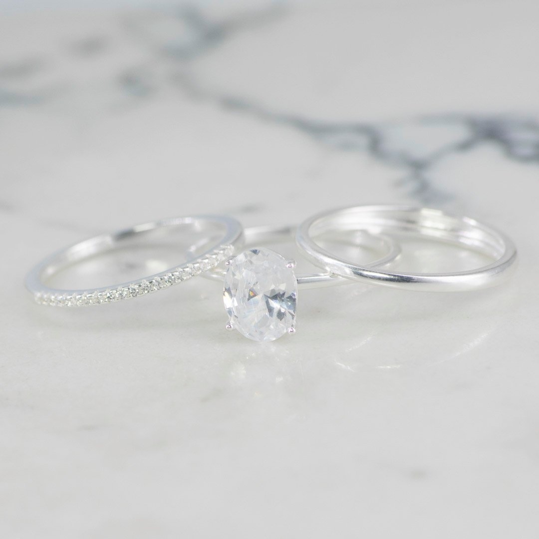 TRIO DE ANILOS SOLITARIO OVALO , LISO Y BANDA CIRCONES